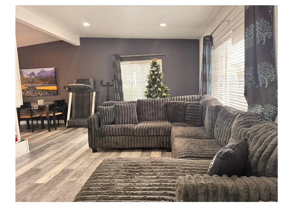 10347 Kalmia Street, Los Angeles, California 90002 home-pic-5